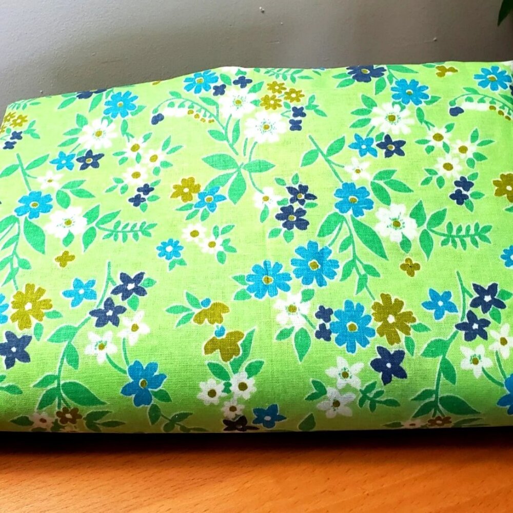 COTTON FABRIC FLORAL PRINT NEW 232" x 31" GREEN WHITE BLUE CRAFT SEWING QUILT - Picture 5 of 6